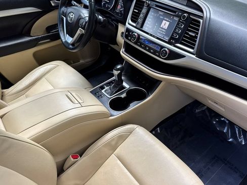 Certified 2016 Toyota Highlander XLE w/ Protection Package #3 AWD/4WD image 16