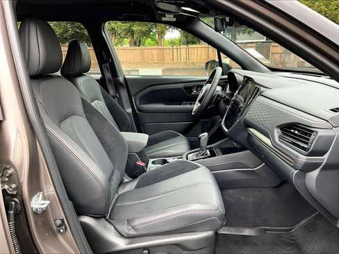 Used 2025 Subaru Forester Touring AWD/4WD image 10