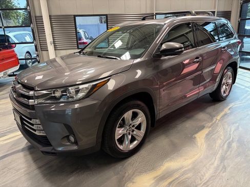 Used 2017 Toyota Highlander Limited AWD/4WD image 41