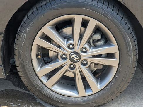Used 2018 Hyundai Elantra Value Edition FWD image 10