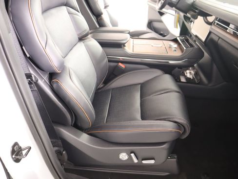New 2026 Lincoln Navigator L Black Label AWD/4WD image 13