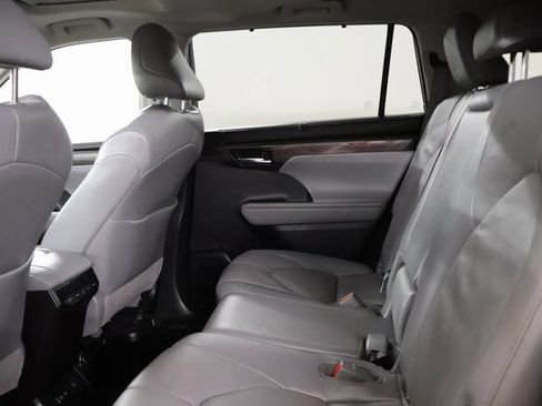 Used 2022 Toyota Highlander Limited FWD image 31
