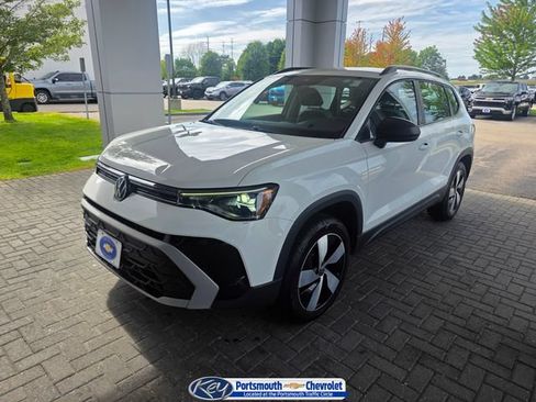 Used 2025 Volkswagen Taos S AWD/4WD image 1