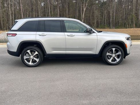 New 2026 Jeep Grand Cherokee Limited RWD image 8
