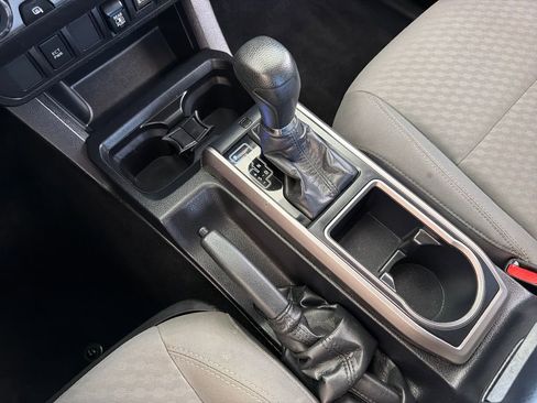 Used 2020 Toyota Tacoma SR5 AWD/4WD image 25