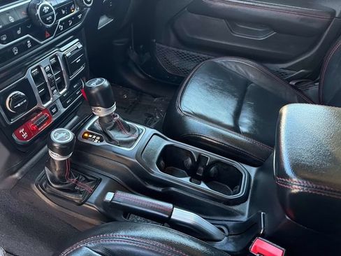 Used 2018 Jeep Wrangler Unlimited Rubicon AWD/4WD image 25