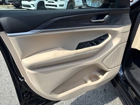 New 2025 Jeep Grand Cherokee Limited w/ Black Appearance Package image 10