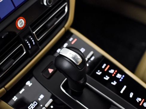 Used 2025 Porsche Macan AWD/4WD image 26