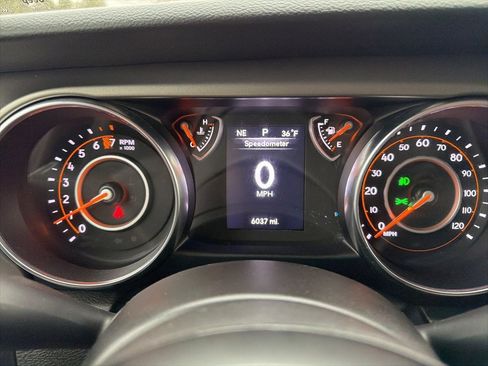 Used 2023 Jeep Gladiator Sport image 10