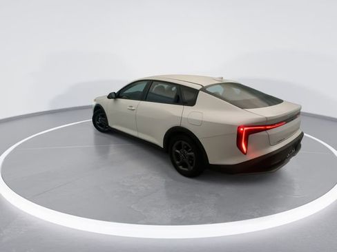 Used 2025 Kia K4 LXS image 4