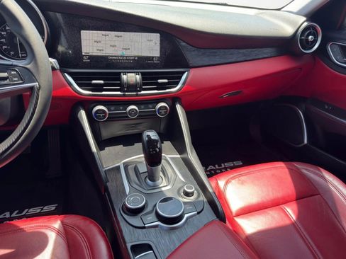 Used 2019 Alfa Romeo Giulia RWD image 21