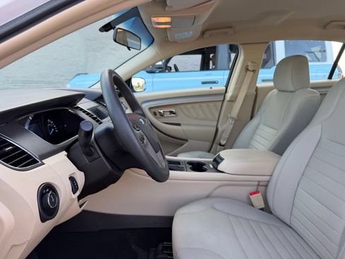 Used 2017 Ford Taurus SE FWD image 9