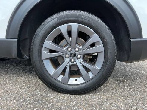 Used 2023 Ford Explorer XLT w/ Equipment Group 202A AWD/4WD image 15
