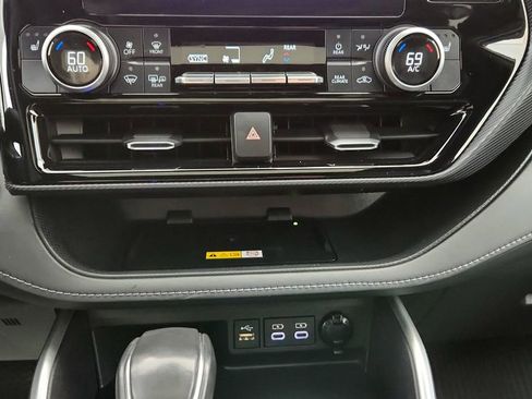 Used 2023 Toyota Highlander XSE AWD/4WD image 58