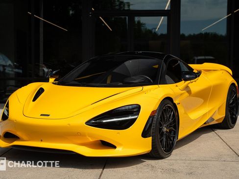 Used 2025 McLaren 750S RWD image 7