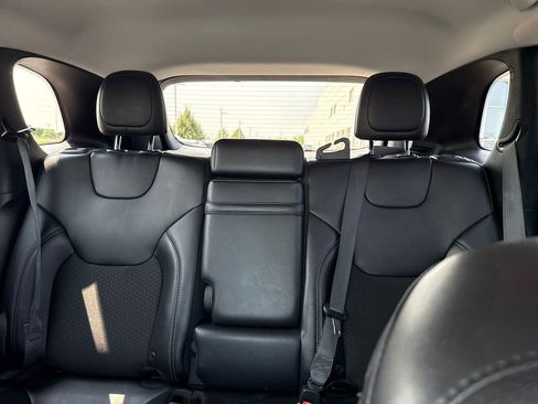 Used 2019 Jeep Cherokee Latitude Plus w/ Cold Weather Group AWD/4WD image 20