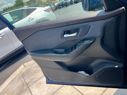 Used 2023 Nissan Rogue SV FWD image 16