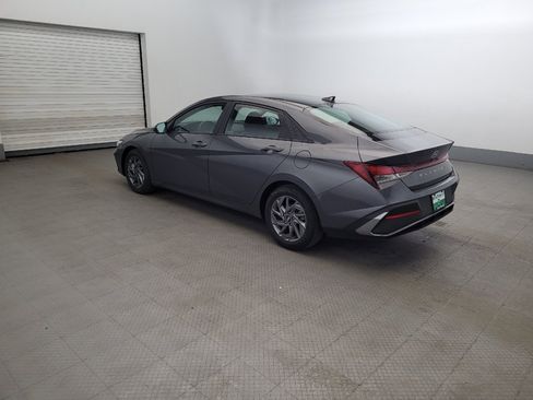 Used 2024 Hyundai Elantra SEL FWD image 3