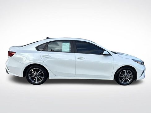 Used 2022 Kia Forte LXS FWD image 5