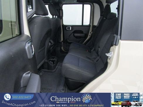 Used 2022 Jeep Gladiator Sport image 18