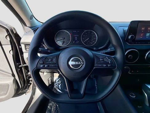 Used 2024 Nissan Sentra S image 34