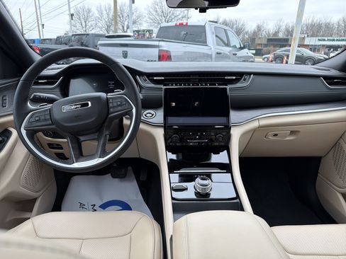 Certified 2025 Jeep Grand Cherokee L Limited w/ Luxury Tech Group II image 16