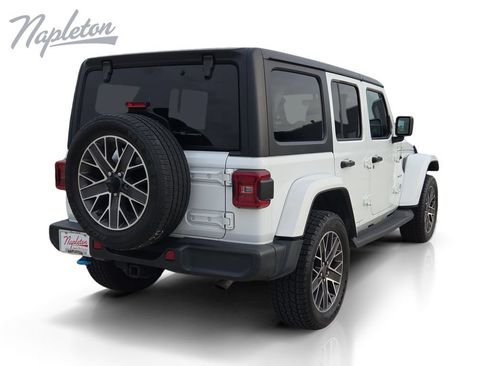 Used 2023 Jeep Wrangler Unlimited Sahara w/ Cold Weather Group AWD/4WD image 5