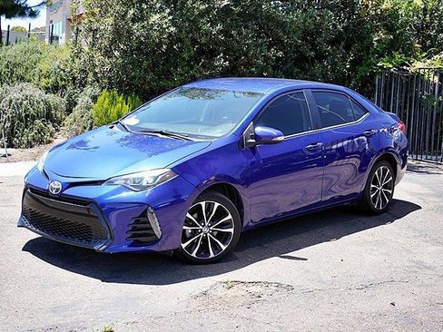 Used 2017 Toyota Corolla SE FWD image 3
