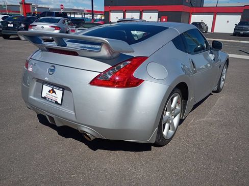 Used 2011 Nissan 370Z Coupe RWD image 7