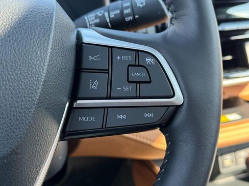 Used 2024 Toyota Highlander Platinum image 18