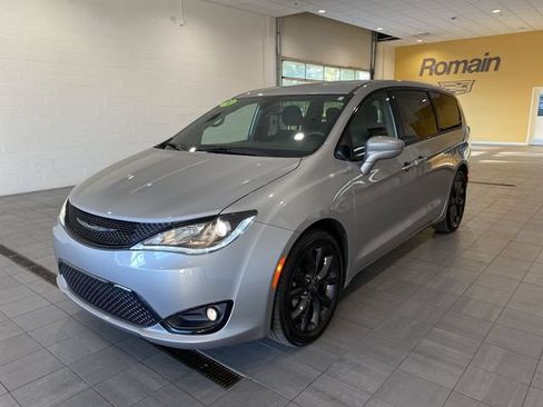 Used 2020 Chrysler Pacifica Touring w/ S Appearance Package FWD image 35