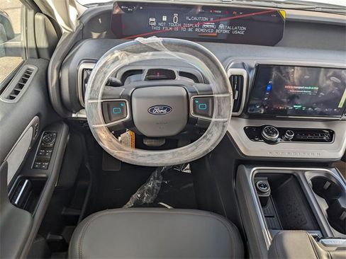 New 2025 Ford Expedition Active image 16