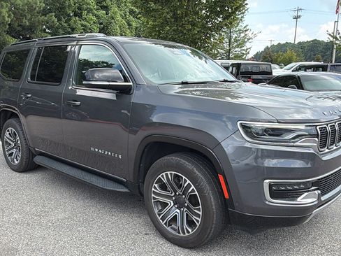 Used 2024 Jeep Wagoneer Series II w/ Flexible Seating Group RWD image 5
