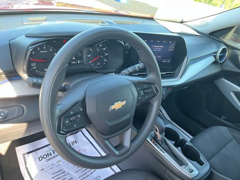 Used 2025 Chevrolet Trax LS FWD image 14