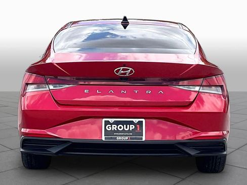 Used 2023 Hyundai Elantra SEL w/ Convenience Package FWD image 3