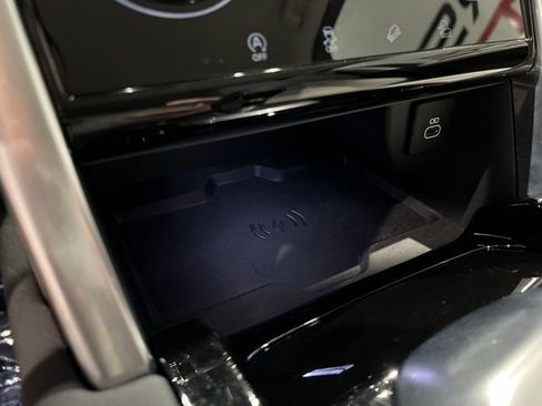 Used 2023 Land Rover Discovery Sport SE image 26