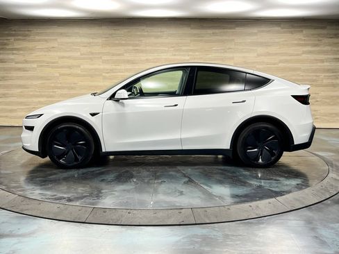 Used 2026 Tesla Model Y Long Range RWD image 24