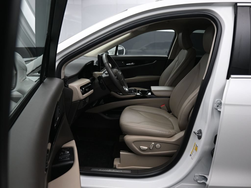 Used 2022 Lincoln Nautilus AWD w/ Premium Package image 11