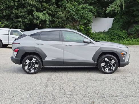 Used 2024 Hyundai Kona SEL AWD/4WD image 2