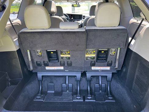 Used 2016 Toyota Sienna Limited Premium AWD/4WD image 12