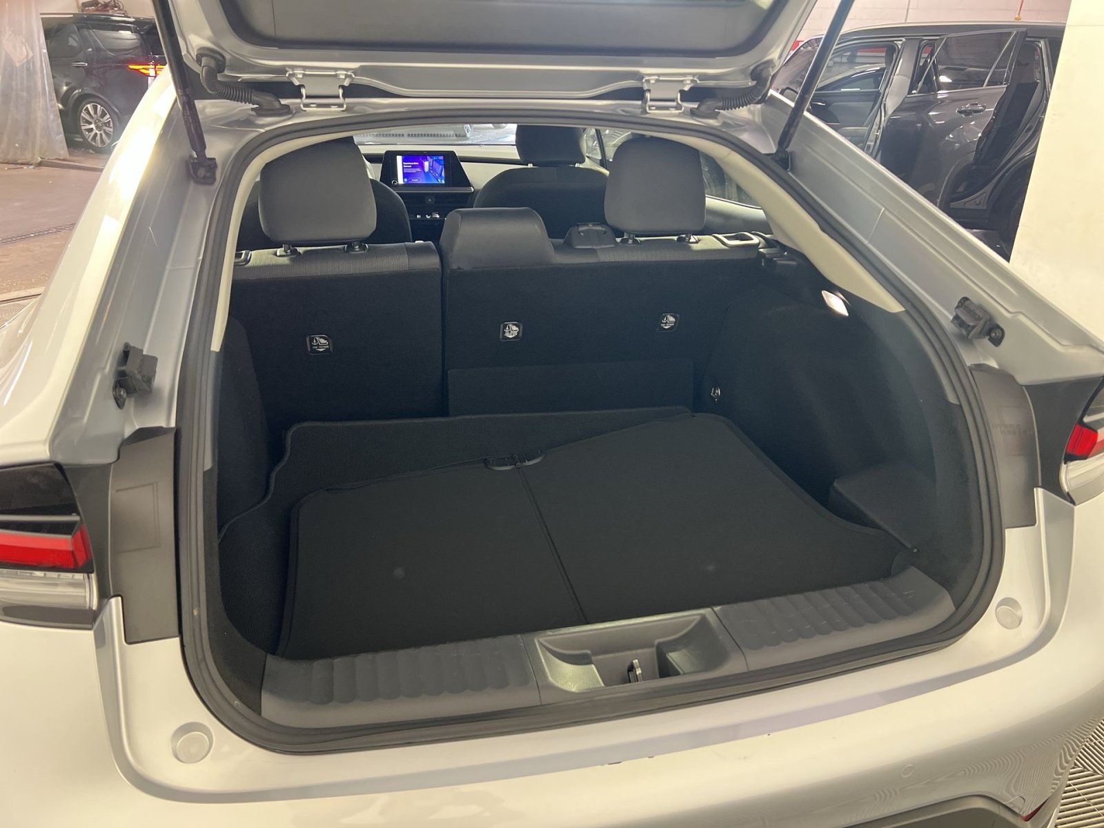 Used 2026 Toyota Prius LE FWD image 27