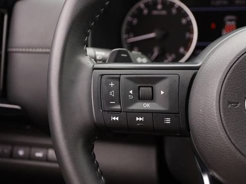Certified 2025 Nissan Pathfinder SV FWD image 13