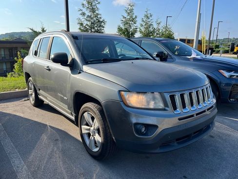 Used 2011 Jeep Compass Latitude AWD/4WD image 3