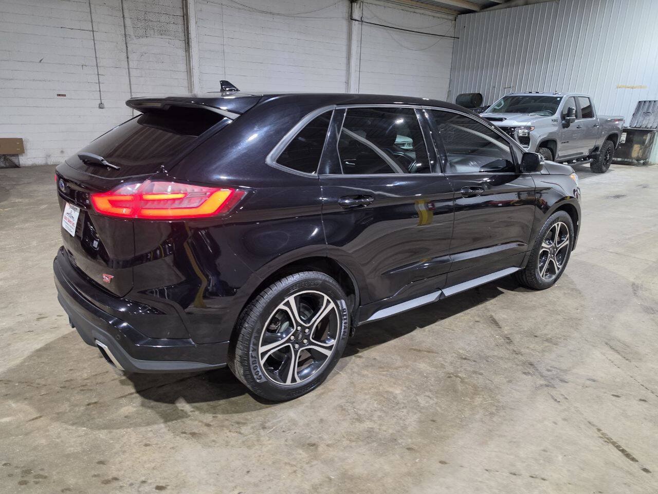Used 2019 Ford Edge ST w/ Convenience Package AWD/4WD image 11