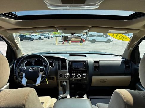 Used 2017 Toyota Sequoia SR5 AWD/4WD image 31