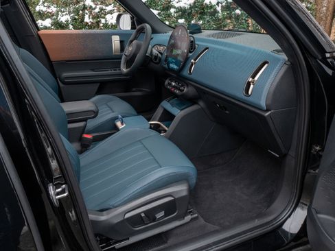 Used 2025 MINI Cooper Countryman S w/ Comfort Package Max image 34