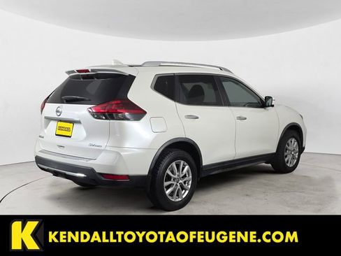 Used 2018 Nissan Rogue SV w/ Premium Package AWD/4WD image 5