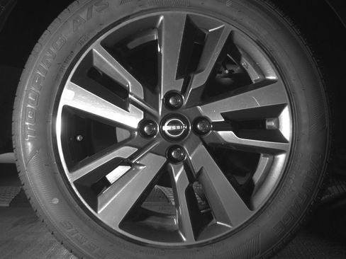 Used 2025 Nissan Versa SV image 15