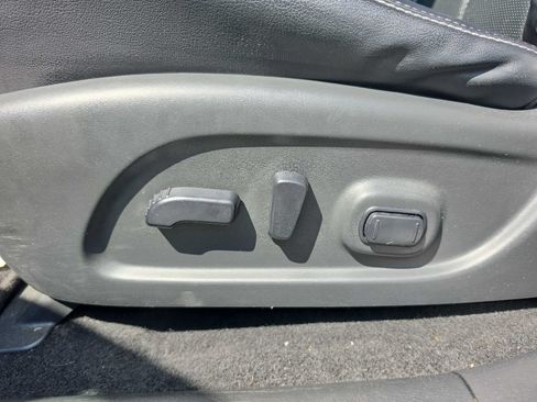 Used 2020 Nissan Pathfinder Platinum AWD/4WD image 17