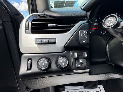 Used 2019 GMC Yukon SLT w/ Graphite Performance Edition AWD/4WD image 16